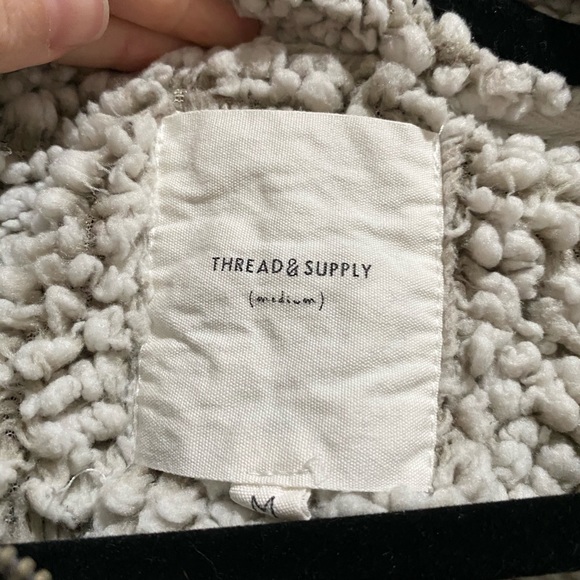 Thread and supply pullover - Picture 2 of 3